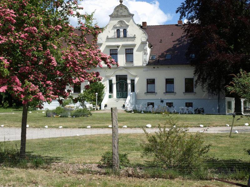 Hotel Pension Gutshaus Neu Wendorf Sanitz Eksteriør billede